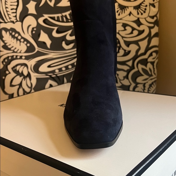 NIB Steve Madden DUSTY Navy Suede Ankle Boots Size 7.5 - Picture 2 of 4